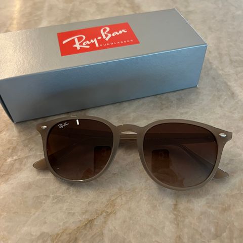 Ray ban