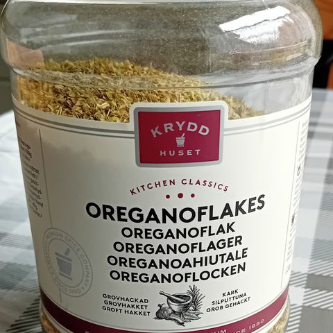 Oregano flakes