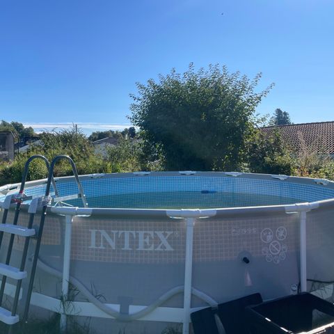 Intex prism frame pool 457x107 med stige å pumpe