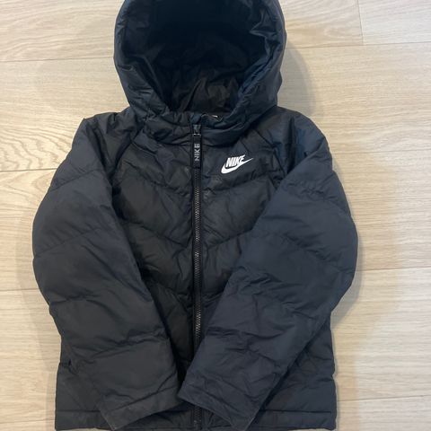 Nike jakke str 122/128