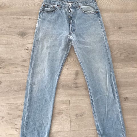 Levi’s 501 W: 32 L: 32