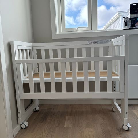 Troll Bedside Crib Oslo