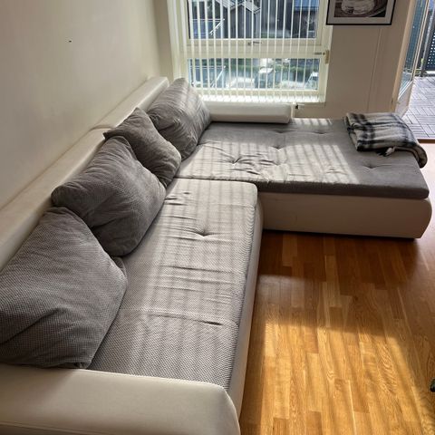 Sofa med sjeselong/daybed