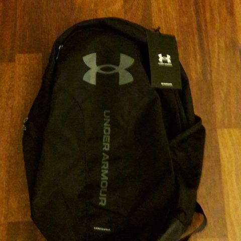 Under Armour svart ryggsekk. Ny med tags.