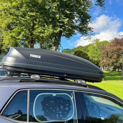 Thule Pacific M 200 Limited takboks og Thule takstativ