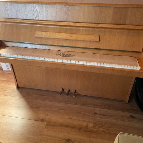 Piano Røsler