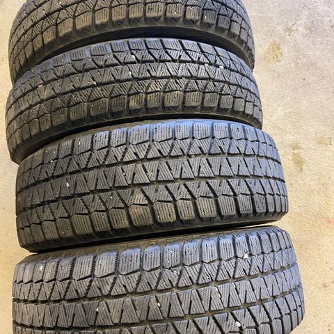 Bridgestone  BLizzak. ,  175/55 R 15  77 T , 145/65 R 15. 72 T .