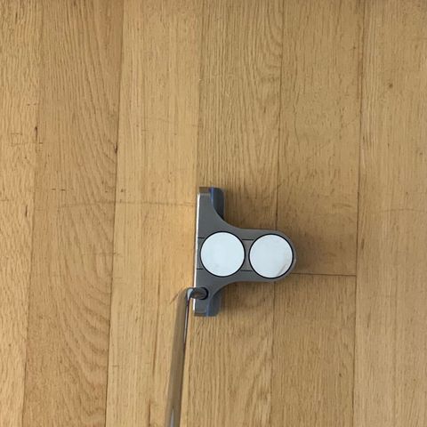 Odyssey 2-ball Blade putter selges