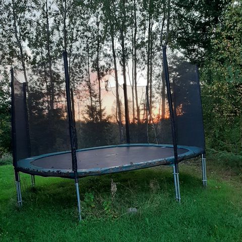 Trampoline  - nesten ny