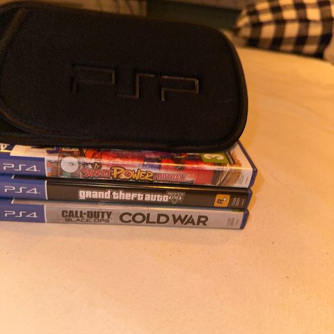 PSP Cover Og 3 PS4 Spill