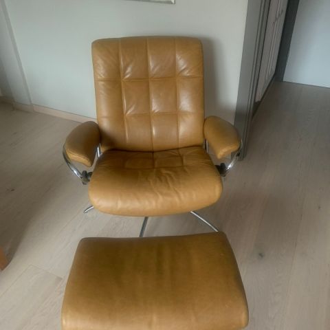 Ekornes Stressless London med krakk fra Ekornes