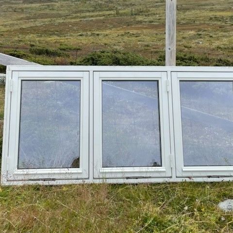 Nesten nytt vindu til salgs - til hytte el hus i fjellet