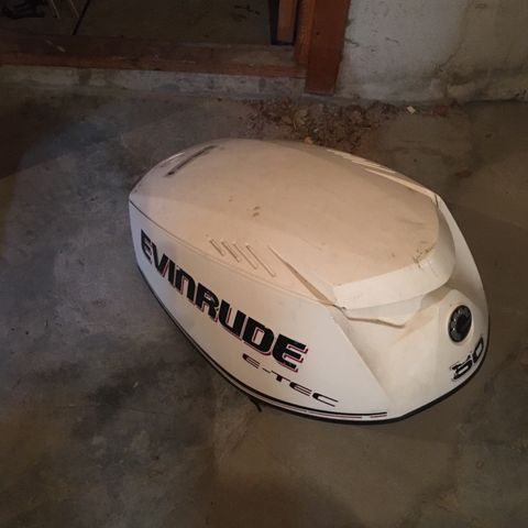 Evinrude E-Tec 50hk deksel selges 900kr