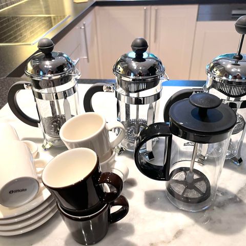 Bodum presskanne liten med 6 stk Ittala espressokopper og melkeskummer