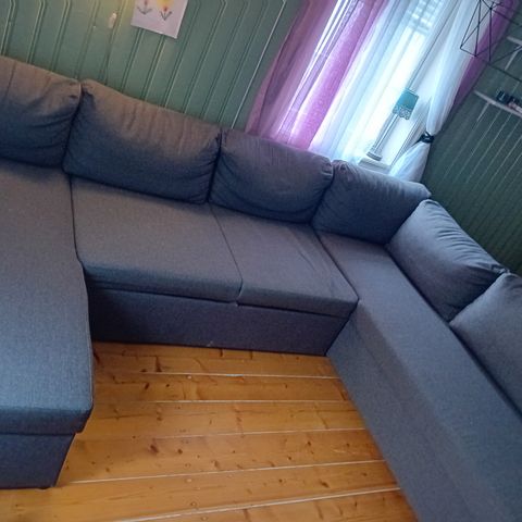 Stor sovesofa. Les annonsen