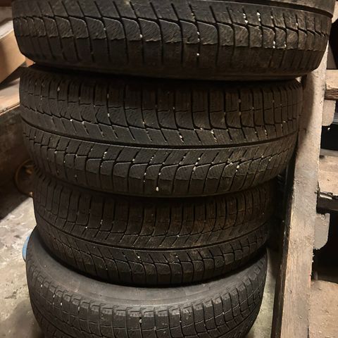 4 stk 225/60-17 Michelin piggfrie vinterdekk