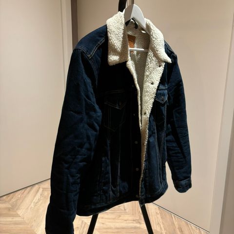 Type 3 - Levi’s Sherpa Trucker Jacket selges