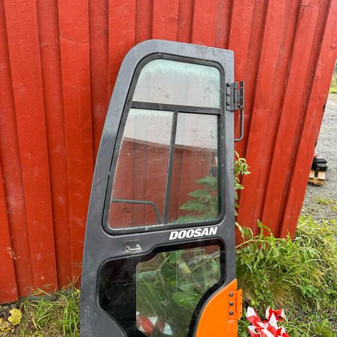 Dør til Doosan DX 140 LCR.