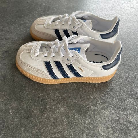 Adidas sko str. 20