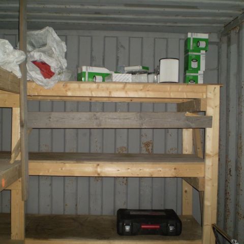 20 fot container med innhold