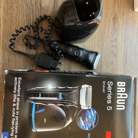 Braun series 5 550cc - Barbermaskin med rengjøringsstasjon