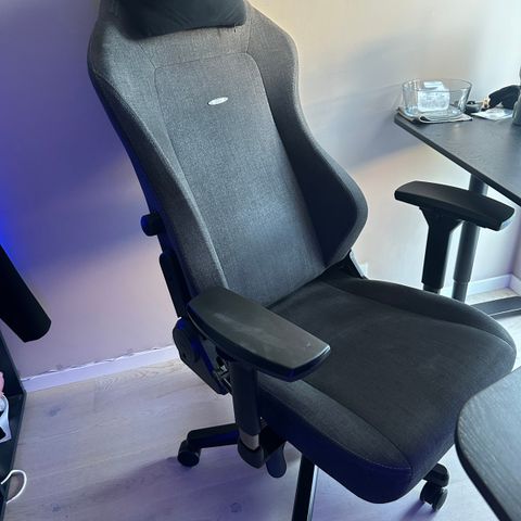 Noblechairs Hero matt