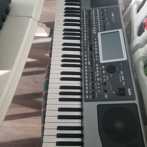 Keyboard KORG pa900 bare litt brukt