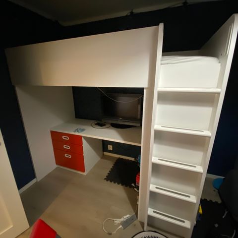 Pent brukt loftseng Ikea selges. 90x200