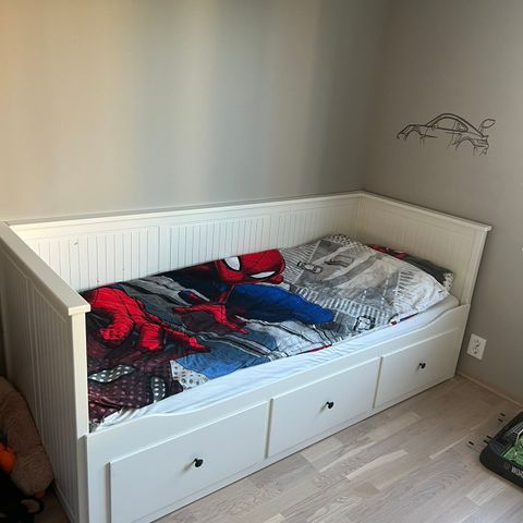 80/160 x 200 uttrekkbar dobbelseng med 3 skuffer. IKEA hemnes