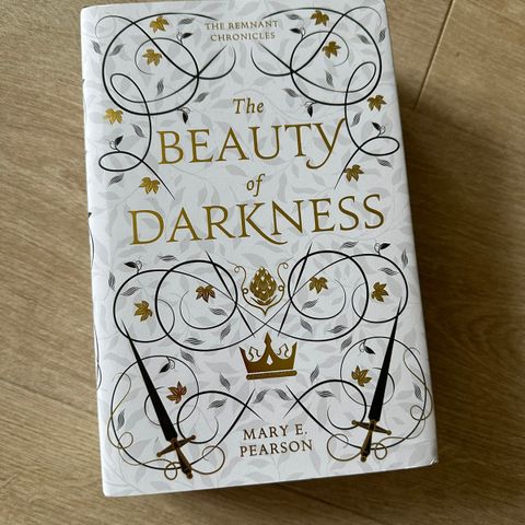 Fairyloot edition av The Beauty of Darkness