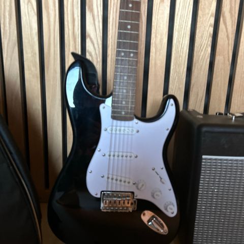 Squier el gitar med nux forsterker