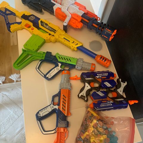 Nerf pistoler med mer