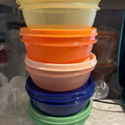 Tupperware Rundlett Dessertskåler 3 dl (5) Sender gjerne. Helt ny