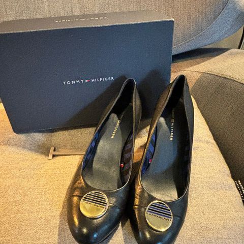 Tommy Hilfiger pumps