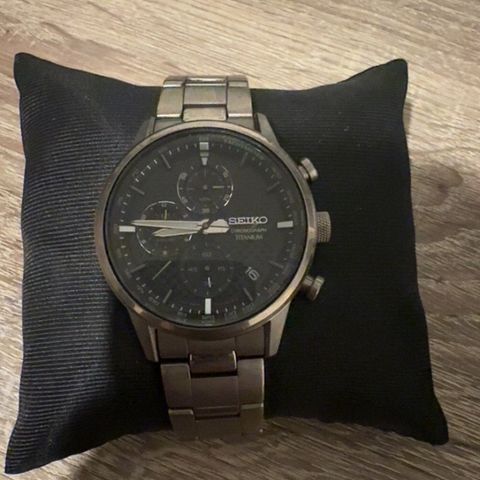 SEIKO men titanium chronograph 42 mm