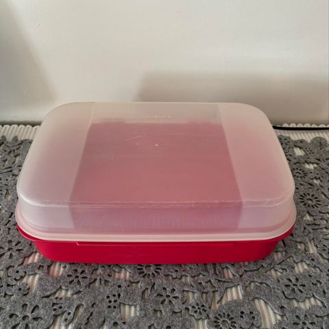 TUPPERWARE STOR DELIKAT/KAKEBOKS/RØD/MATBOKS