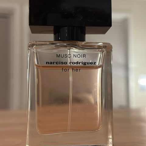 Narciso rodriguez for her musc noir