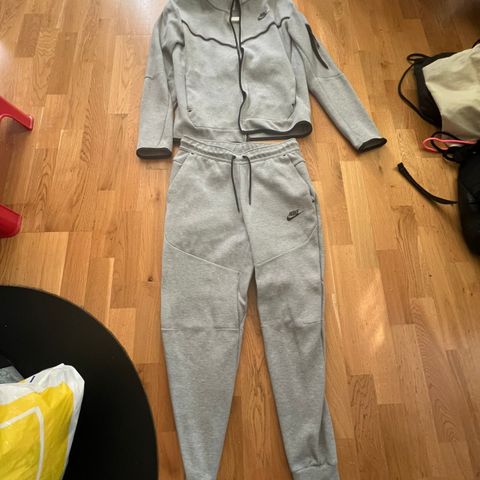 Nike Track Suit (Grå)