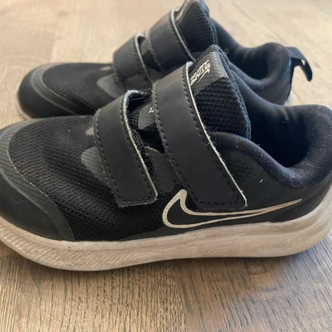 Nike sko str 25