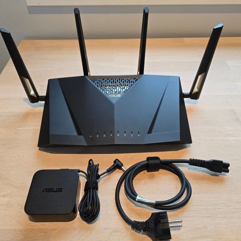 ASUS RT-AX88U -Wi-Fi 6 Mesh 8 x Gigabit LAN-porter