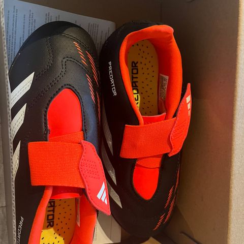 Fotballsko Adidas Predator Club Vel TF J