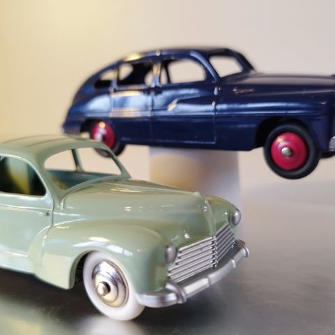 Peugeot 203 1950 og Ford Vedette 1951. Skala 1/43.  Dinky Toys.