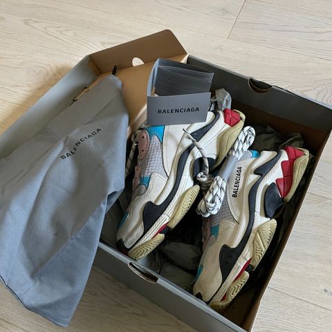 Balenciaga triple s