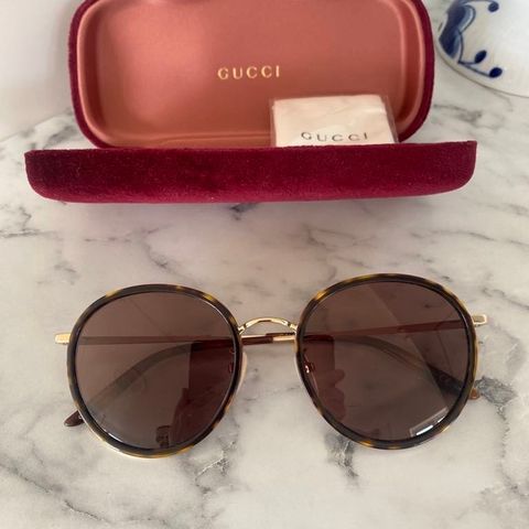 GUCCI solbriller selges.