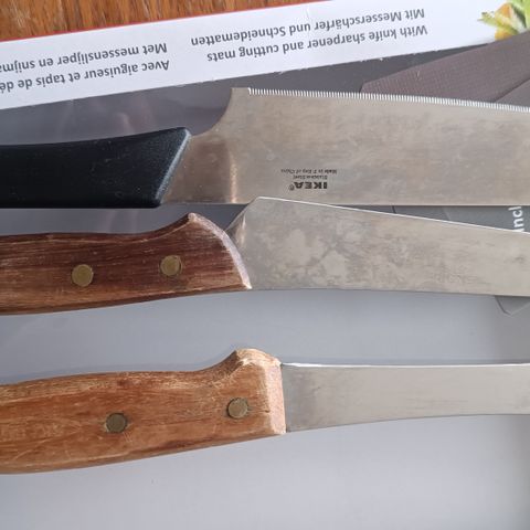 Knives are given away