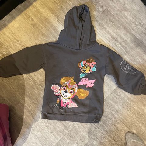 Paw patrol genser str 110/116 som ny