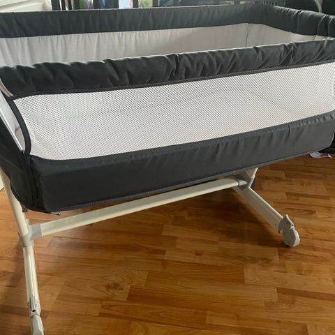 Titanium baby bedside crib