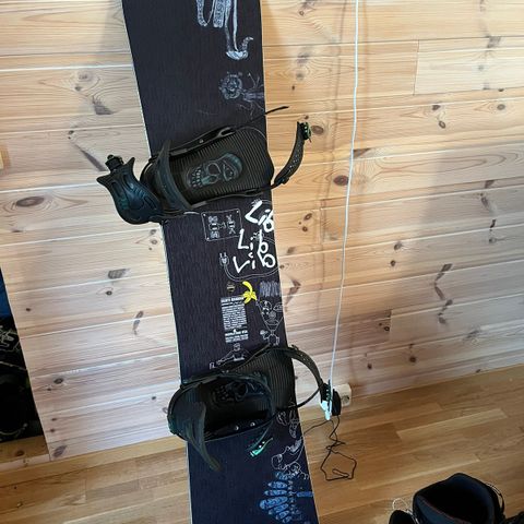 Lib Tech - Skatebanana m/binding og Burton sko