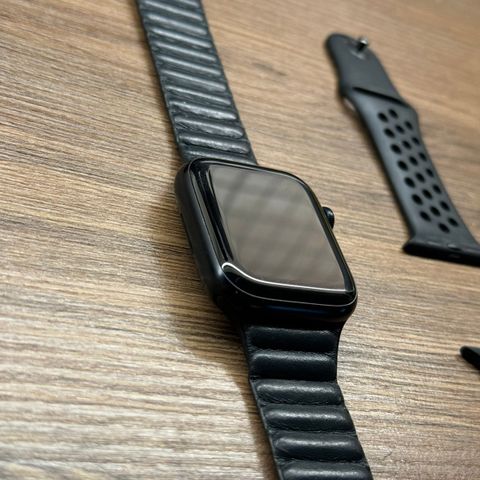 Apple Watch Series 8 45mm Midnight GPS