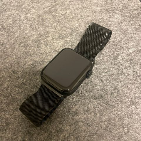 Apple Watch SE (2nd Gen) GPS